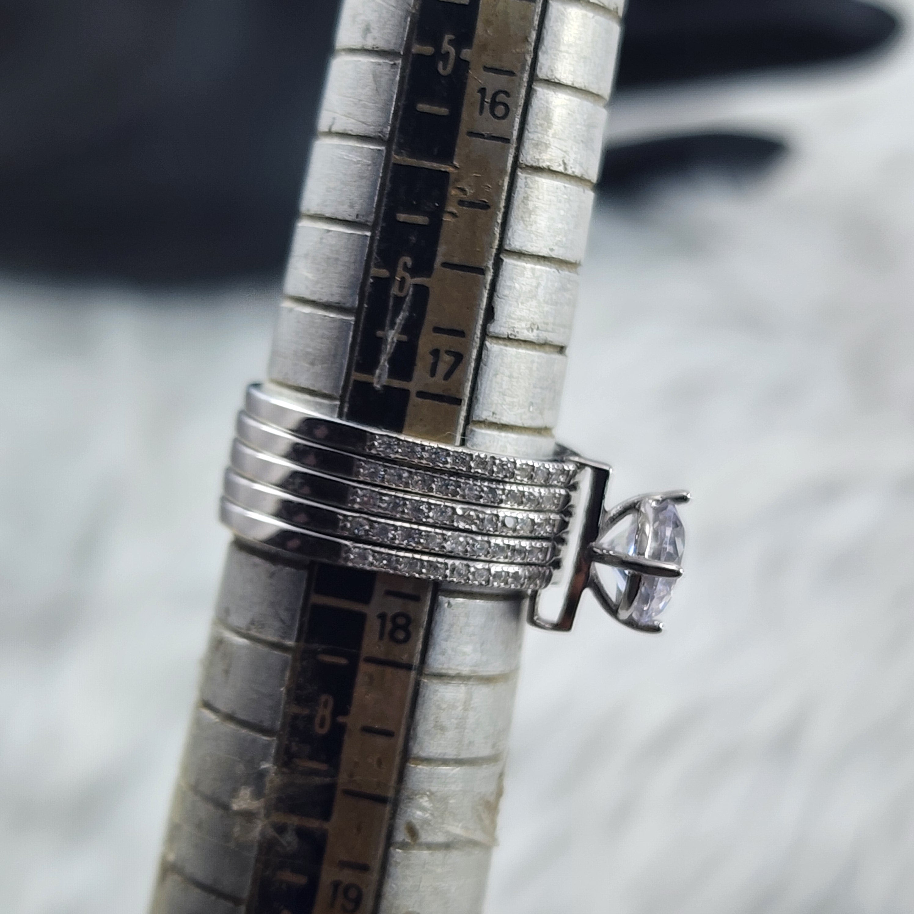 Round Brilliant Cut Band Designer CZ Diamonds Silver Ring for Women Size 7